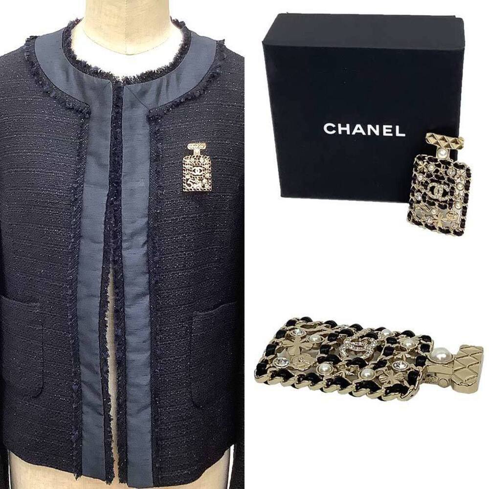 CHANEL Black Pearl Leather Logo Brooch - Picture 2 of 3